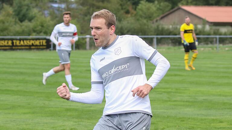 Er hat beim FC Geesdorf auch in der A-Klasse Spaß: Simon Weiglein ist Spieler und Abteilungsleiter.