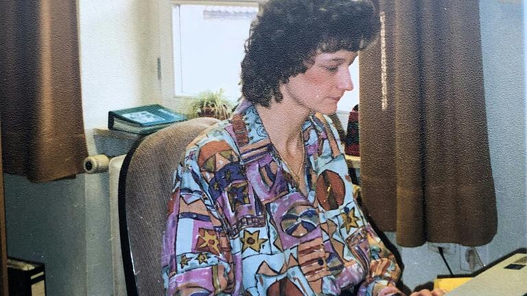 Anfang der 1980-er Jahre saß Petra Dietz häufig an der Schreibmaschine, Briefe wurden ihr damals noch diktiert. Anfang der 1980-er Jahre saß Petra Dietz häufig an der Schreibmaschine, Briefe wurden ihr damals noch diktiert.