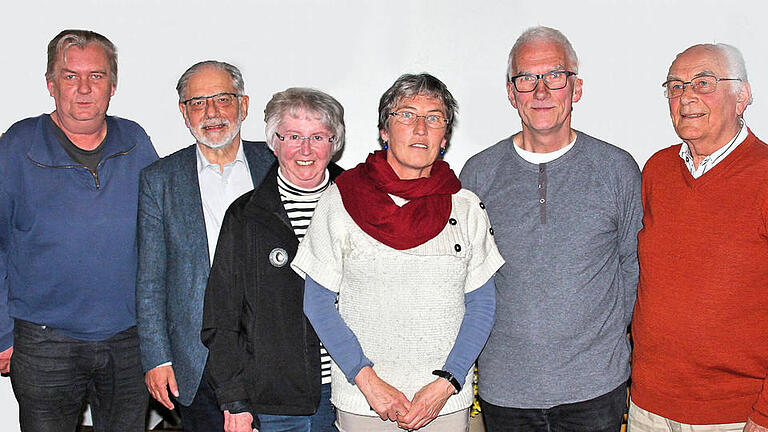 Peter Hina, Leo Pfennig, Marlies Albert, Anna Spor, Hartmut Hessel und Horst Kreutz wurden in ihren Vorstandsämtern bestätigt. Foto: Dieter Britz       -  Peter Hina, Leo Pfennig, Marlies Albert, Anna Spor, Hartmut Hessel und Horst Kreutz wurden in ihren Vorstandsämtern bestätigt. Foto: Dieter Britz