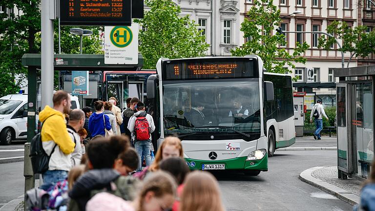 Zukünftig könnten auf Würzburger Mittelschüler lange Schulwege zukommen – wenn drei Mittelschulen in der ehemaligen Hauger-Schule zusammengelegt werden sollten. (Symbolfoto)