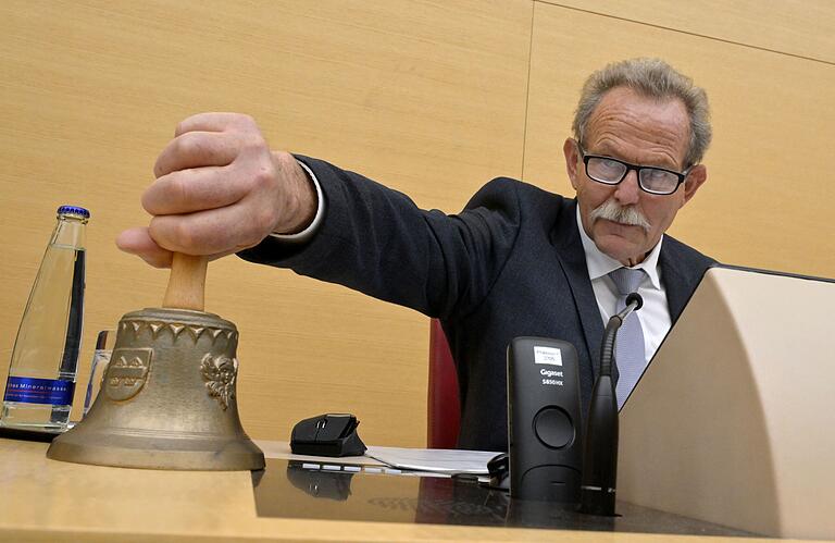 Grünen-Landtagsabgeordneter Paul Knoblach (Garstadt) ist Alterspräsident des Bayerischen Landtages. Grünen-Landtagsabgeordneter Paul Knoblach (Garstadt) ist Alterspräsident des Bayerischen Landtages.
