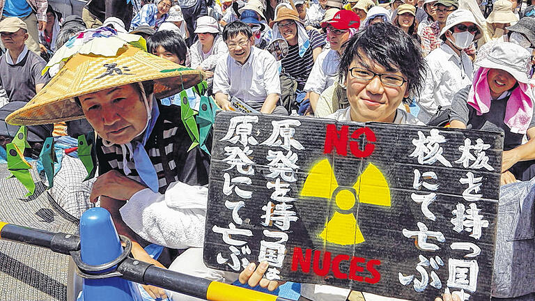 Anti-Atom-Protest: Seit der Katastrophe von Fukushima ist in Japan &ndash; hier Demonstranten in Tokio &ndash; das Vertrauen in die Atomkraft weg.