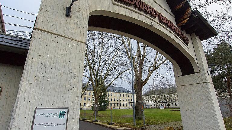 Der Ehrenhof (Bildmitte) und die Gebäude drumherum bleiben in der Kaserne erhalten. Der Ehrenhof (Bildmitte) und die Gebäude drumherum bleiben in der Kaserne erhalten.