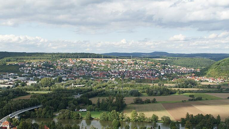 Oberhalb der jetzigen Bebauung von Ebelsbach liegt das Gebiet 'Am Herrenwald'.