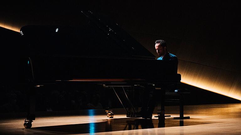 Igor Levit am Flügel der Tauberphilharmonie Weikersheim.