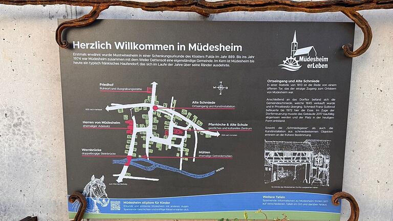 Die neuen 'Info-Tafeln' in Müdesheim geben einen Einblick in die Dorfchroniken.