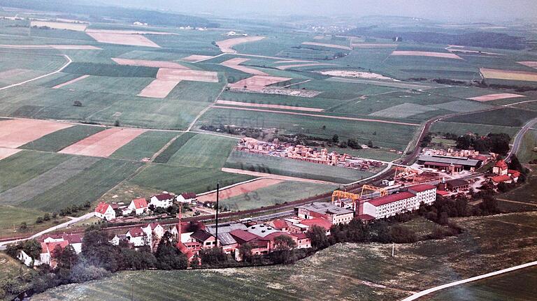 Riesiges Areal: Das Luftbild zeigt die Dimension des Rothhaupt-Geländes entlang der Mellrichstädter Straße im Jahr 1974.