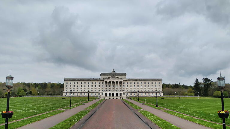 Wahl in Nordirland.jpeg       -  Das nordirische Regionalparlament im Belfaster Stadtteil Stormont. Die Abgeordneten tagen dort bereits seit Februar 2022 nicht mehr.