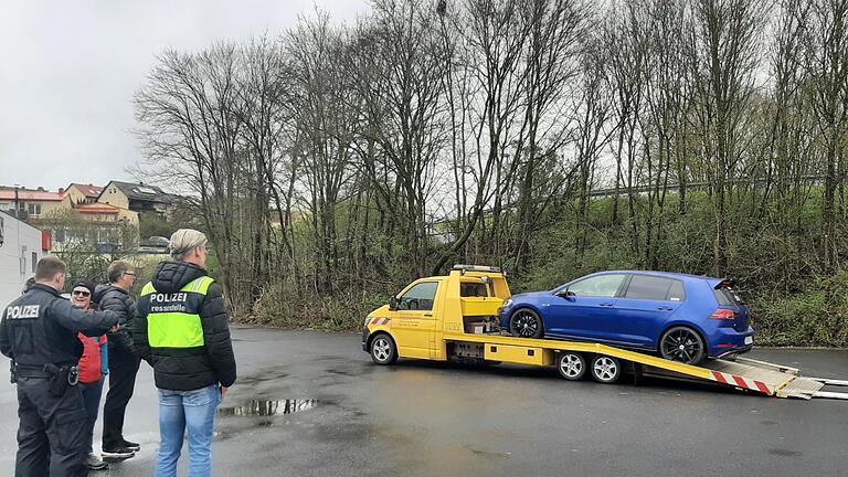 Dieses Fahrzeug durfte nicht weiterfahren. Die meisten getunten Autos passierten die Kontrollen aber anstandslos.       -  Dieses Fahrzeug durfte nicht weiterfahren. Die meisten getunten Autos passierten die Kontrollen aber anstandslos.