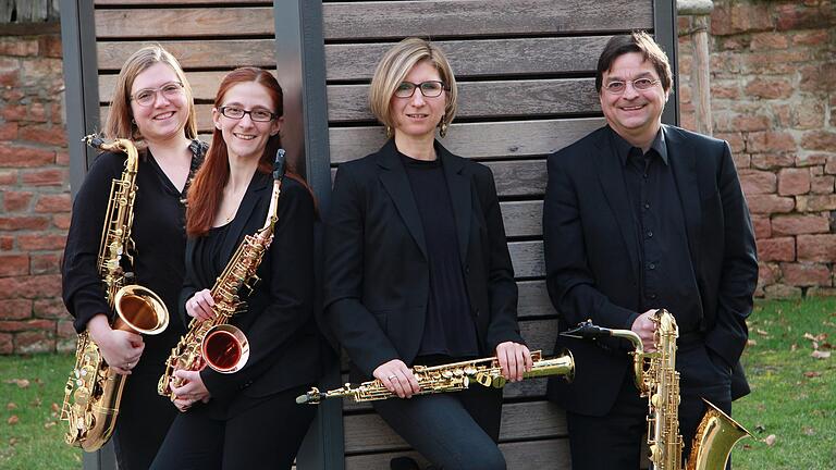 Gastieren in der Alten Kirche in Wernfeld: Carolin Klug-Schäfer (Tenorsaxofon),&nbsp;Christine Heim (Altsaxofon), Sabine Hoppe (Sopransaxofon) und Martin Poth (Baritonsaxofon).