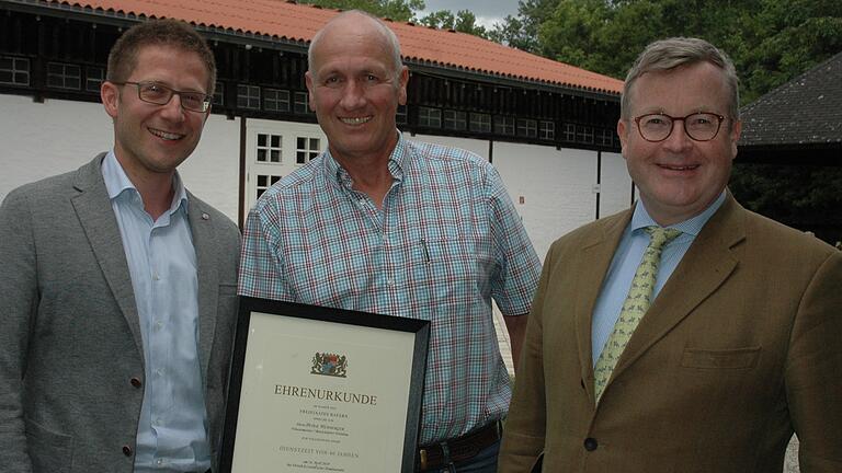 Weingutsleiter Peter Geil, Winzermeister Peter Hemberger und Ferdinand Fürst zu Castell-Castell.