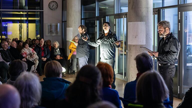 Musikalisch-literarische Performance: Philipp Reinheimer, Bernhard Stengele&nbsp;und Kai Christian Moritz (von links).