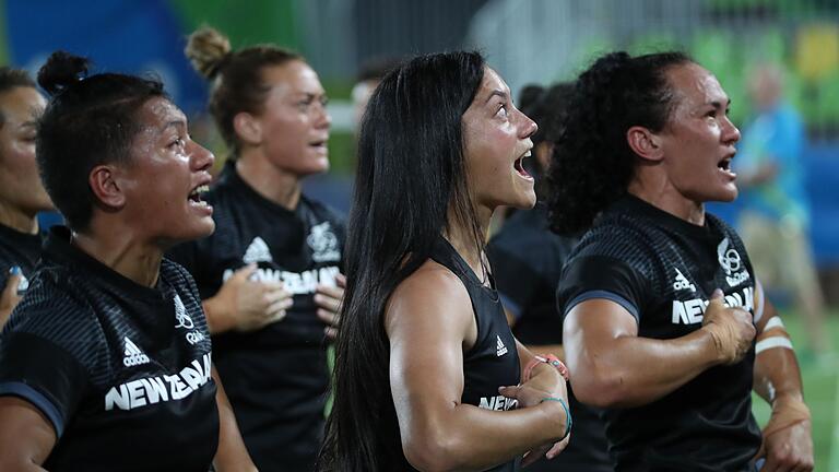 Haka der neuseeländischen Rugby-Nationalmannschaft der Frauen - Auch die Rugby-Nationalmannschaft der Frauen ist für ihren Haka bekannt. (Archivbild) Haka der neuseeländischen Rugby-Nationalmannschaft der Frauen - Auch die Rugby-Nationalmannschaft der Frauen ist für ihren Haka bekannt. (Archivbild)