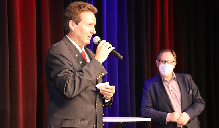 FVF-Präsident Marco Anderlik (links) und der Leiter der BR-Fastnachtredaktion, Norbert Küber, leiteten das Narren-Casting in der Kitzinger Fastnachtakademie. FVF-Präsident Marco Anderlik (links) und der Leiter der BR-Fastnachtredaktion, Norbert Küber, leiteten das Narren-Casting in der Kitzinger Fastnachtakademie.
