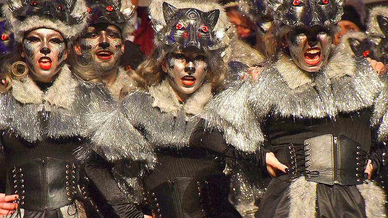 Die Showtanzgruppe des TSV Heustreu war mit ihrem 'Wolf-Tanz' eine echte Augenweide Die Showtanzgruppe des TSV Heustreu war mit ihrem 'Wolf-Tanz' eine echte Augenweide