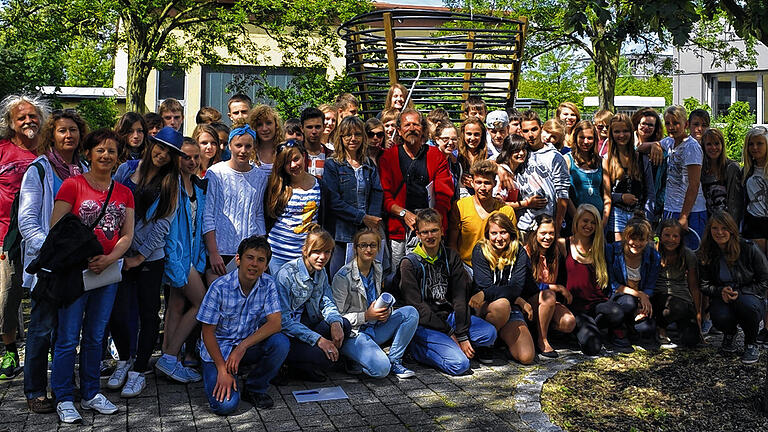 60 polnische Schülerinnen und Schüler hatten während Ihres Schüleraustauschs mit der Haßfurter Waldorfschule in der letzten Woche die Gelegenheit zu einer Werksbesichtigung bei Uponor.