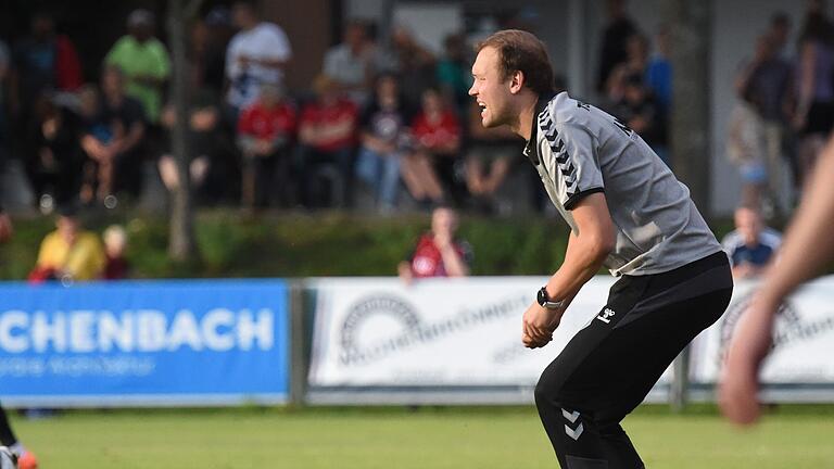 Trainer Julian Grell (TSV Aubstadt) hofft auf einen Heimsieg seiner Mannschaft gegen den SV Schalding-Heining.