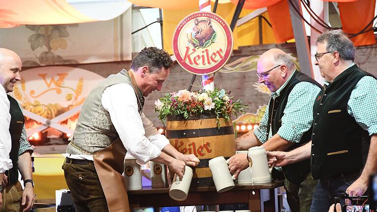 Nach dem Bieranstich durch Bürgermeister Mario Paul stand fest: Es läuft! Nach dem Bieranstich durch Bürgermeister Mario Paul stand fest: Es läuft!