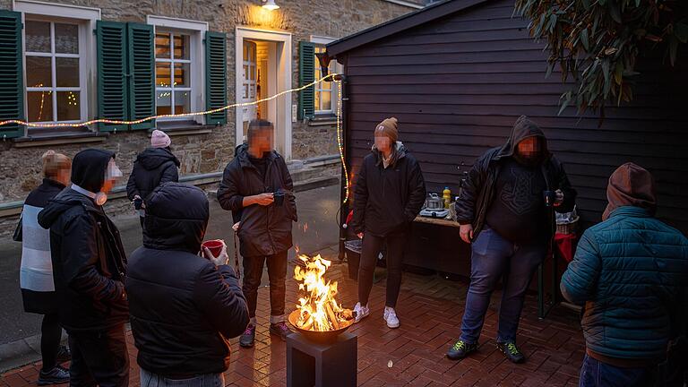 Am Nikolaustag gab es im Hof der Streetwork-Anlaufstelle ein gemütliches Beisammensein an der Feuerschale.