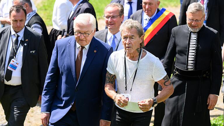 Bundespräsident Steinmeier gratuliert Peter Maffay       -  Bundespräsident Frank-Steinmeier gratuliert Peter Maffay zu dessen 75. Geburtstag.