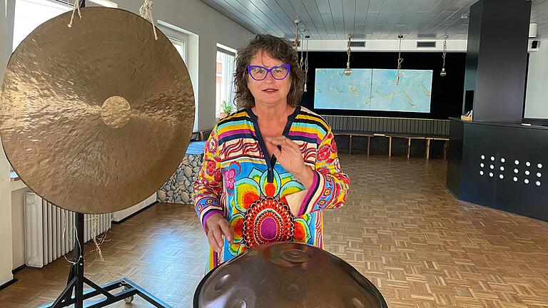 Seit fünf Jahren residiert die Schweinfurter Musikerin Petra Eisend mit ihrem 'Studio für Handpan & Percussion' in der Rosengasse. Während Corona kam das 'Caleidoskop' dazu. Das soll nun Ende Oktober schließen. Seit fünf Jahren residiert die Schweinfurter Musikerin Petra Eisend mit ihrem 'Studio für Handpan & Percussion' in der Rosengasse. Während Corona kam das 'Caleidoskop' dazu. Das soll nun Ende Oktober schließen.