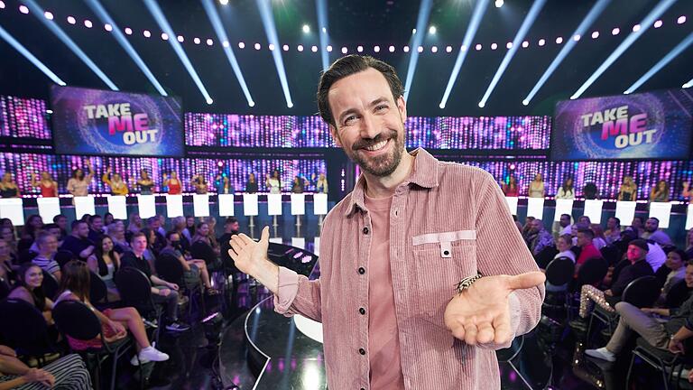 Jan Köppen, Take Me Out.jpg       -  'Take me out' bei RTL. Wir zeigen Ihnen alle Infos rund um Sendetermine, Sendezeit, Übertragung im TV oder Stream und Moderator.