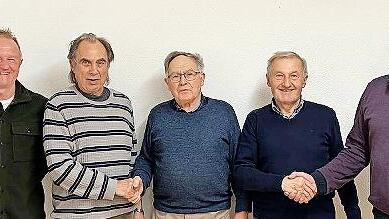 Ehrungen: (von links) Michael Bauer (50 Jahre), Peter Emes (Vorsitzender Münnerstadt), Willi Stumpf (60 Jahre), Karl Bauer (60 Jahre) und Werner Mauer (Schriftführer)       -  Ehrungen: (von links) Michael Bauer (50 Jahre), Peter Emes (Vorsitzender Münnerstadt), Willi Stumpf (60 Jahre), Karl Bauer (60 Jahre) und Werner Mauer (Schriftführer)