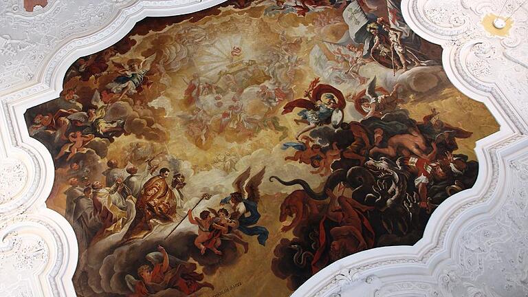 „Das apokalyptische Lamm vor der Kulisse des Zisterzienserordens“ ist der Titel des ebenfalls aufwändig restaurierten zentralen Deckengemäldes im Kaisersaal. „Das apokalyptische Lamm vor der Kulisse des Zisterzienserordens“ ist der Titel des ebenfalls aufwändig restaurierten zentralen Deckengemäldes im Kaisersaal.