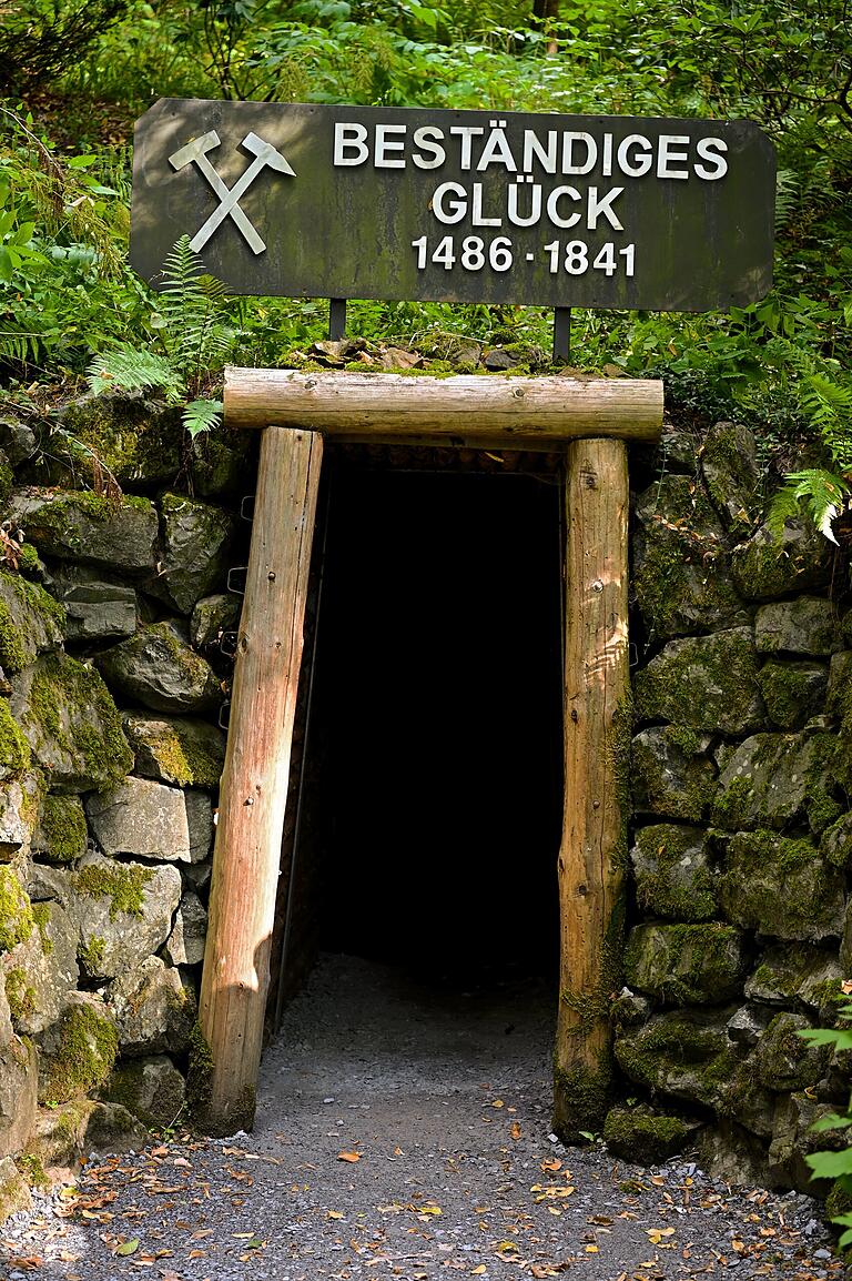 Der Eingang zum ehemaligen Alaunbergwerk im heutigen Bad Berneck im Fichtelgebirge. Der Eingang zum ehemaligen Alaunbergwerk im heutigen Bad Berneck im Fichtelgebirge. 