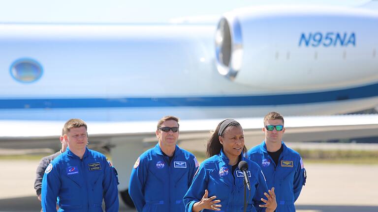 Crew 8       -  Der russische Kosmonaut Alexander Grebenkin und die Nasa-Astronauten Michael Barratt, Jeanette Epps, sowie Matthew Dominick kehren nach Monaten im All zur Erde zurück und sollen am Freitag eintreffen. (Archivbild)