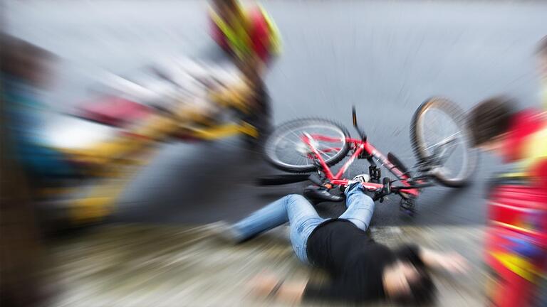 Bei Verkehrsunfällen im Landkreis Bad Kissingen war 2022 jeder vierte Verletzte ein Rad- oder E-Bikefahrer. Zwei tödliche Radunfälle hat es zudem gegeben. - Bei Verkehrsunfällen im Landkreis Bad Kissingen war 2022 jeder vierte Verletzte ein Rad- oder E-Bikefahrer. Zwei tödliche Radunfälle hat es zudem gegeben. Bei Verkehrsunfällen im Landkreis Bad Kissingen war 2022 jeder vierte Verletzte ein Rad- oder E-Bikefahrer. Zwei tödliche Radunfälle hat es zudem gegeben. - Bei Verkehrsunfällen im Landkreis Bad Kissingen war 2022 jeder vierte Verletzte ein Rad- oder E-Bikefahrer. Zwei tödliche Radunfälle hat es zudem gegeben.