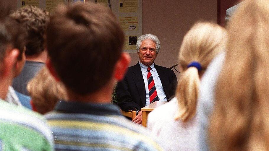 Jack Steinberger war ein Vorbild für viele Schülerinnen und Schüler des nach ihm benannten Gymnasiums von Bad Kissingen.  Foto: Siegfried Farkas       -  Jack Steinberger war ein Vorbild für viele Schülerinnen und Schüler des nach ihm benannten Gymnasiums von Bad Kissingen.  Foto: Siegfried Farkas