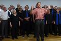 Gemeinsam stimmten der Männerchor aus Creglingen im Taubertal und der Chor des Gesangvereins Stammheim mit den Zuhörern das Frankenlied an. Damit endete der gemeinsame Chorabend der beiden Ensembles.