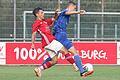 Yannik Hörning (links), der dreifache Torschütze für den SV Birkenfeld, hier im Zweikampf mit dem Würzburger Marcel Holzhäuser, entschied das Bezirksliga-Spiel vom Mittwochabend durch seinen kurioses Treffer in der Schlussminute.