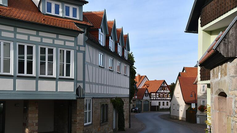 Die Gemeinde Niederlauer baut bei ihren städtebaulichen Großprojekten in jedem der drei Ortsteile auf staatliche Gelder des Fördertopfs „Innen statt Außen“, so die Bedarfsermittlung zur Programmaufstellung der Städtebauförderung für das Jahr 2022 und die Jahre bis 2025.&nbsp;