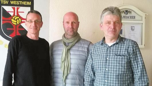 Die Fußball-Abteilungsleiter des TSV Westheim, Uwe Schönland (links) und Uwe Jilke (rechts), begrüßen Frank Lerch als Trainer des Kreisligateams für die kommende Saison 2015/16. Die Fußball-Abteilungsleiter des TSV Westheim, Uwe Schönland (links) und Uwe Jilke (rechts), begrüßen Frank Lerch als Trainer des Kreisligateams für die kommende Saison 2015/16.