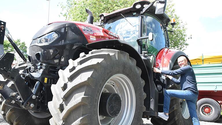 Als Großerzeuger muss man auf große Fahrzeuge zurückgreifen, die aber auch großen Durst haben, was sich in den Produktiosnkosten deutlich niederschlägt, bedauert Volker Schmitt. Foto Eckhard Heise - Als Großerzeuger muss man auf große Fahrzeuge zurückgreifen, die aber auch großen Durst haben, was sich in den Produktiosnkosten deutlich niederschlägt, bedauert Volker Schmitt. Foto Eckhard Heise Als Großerzeuger muss man auf große Fahrzeuge zurückgreifen, die aber auch großen Durst haben, was sich in den Produktiosnkosten deutlich niederschlägt, bedauert Volker Schmitt. Foto Eckhard Heise - Als Großerzeuger muss man auf große Fahrzeuge zurückgreifen, die aber auch großen Durst haben, was sich in den Produktiosnkosten deutlich niederschlägt, bedauert Volker Schmitt. Foto Eckhard Heise