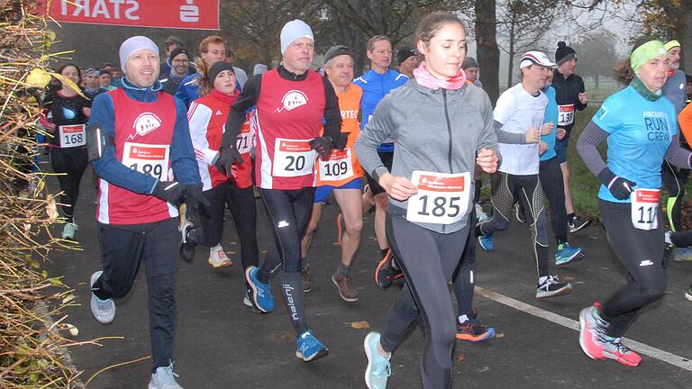 Die Organisatoren vom Laufteam der TG Kitzingen waren mit insgesamt mehr als 450 Läuferinnen und Läufern zufrieden. Die Organisatoren vom Laufteam der TG Kitzingen waren mit insgesamt mehr als 450 Läuferinnen und Läufern zufrieden.