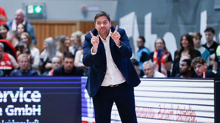 Head-Coach Sasa Filipovski&nbsp; (FIT/one Würzburg Baskets) hofft auf einen Auswärtssieg seiner Mannschaft bei den Rostock Seawolves.