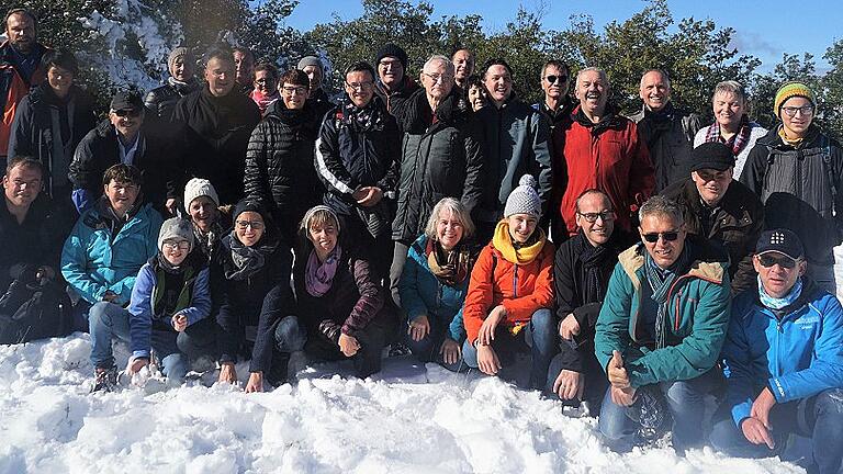 Die Wanderung in den Bergen des Drome führte die Musikantenwallfahrer auch in Schnee.