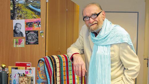 So sehen Dichter aus: Hermann Geist alias Wolkengeist veröffentlicht sein Erd-Epos in einem Gedichtband der Brentano-Gesellschaft.