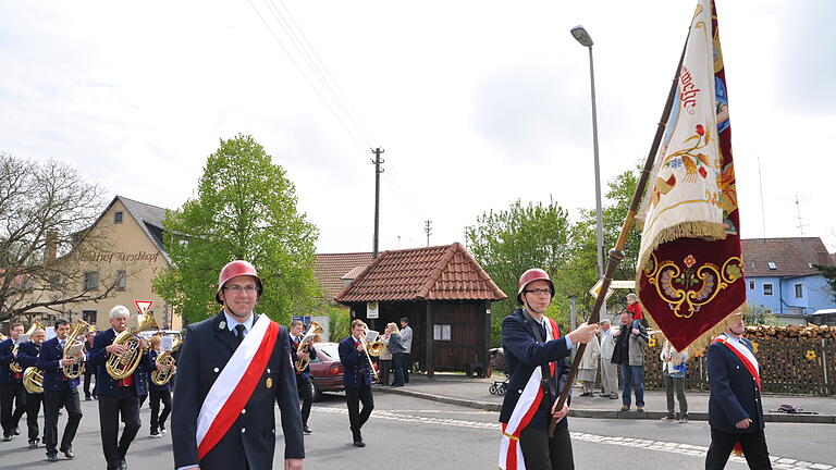 Seit 1994 nimmt die Feuerwehrkapelle Reichmannshausen am alljährlichen Bläsertreffen der Gemeinde Schonungen teil. Im Bild die Reichmannshäuser Musiker beim Festumzug 2010, als dieses Fest in ihrem Ort ausgerichtet wurde.&nbsp;