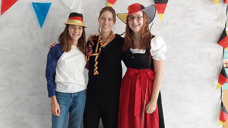 Isabel Terpitz, Elisabeth Knorr, Cara Schmeller Isabel Terpitz, Elisabeth Knorr, Cara Schmeller