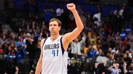 Dirk Nowitzki führte auch am letzten Wochenende seine Dallas Mavericks zum Sieg. Foto: dpa - Dirk Nowitzki führte auch am letzten Wochenende seine Dallas Mavericks zum Sieg. Foto: dpa Dirk Nowitzki führte auch am letzten Wochenende seine Dallas Mavericks zum Sieg. Foto: dpa - Dirk Nowitzki führte auch am letzten Wochenende seine Dallas Mavericks zum Sieg. Foto: dpa
