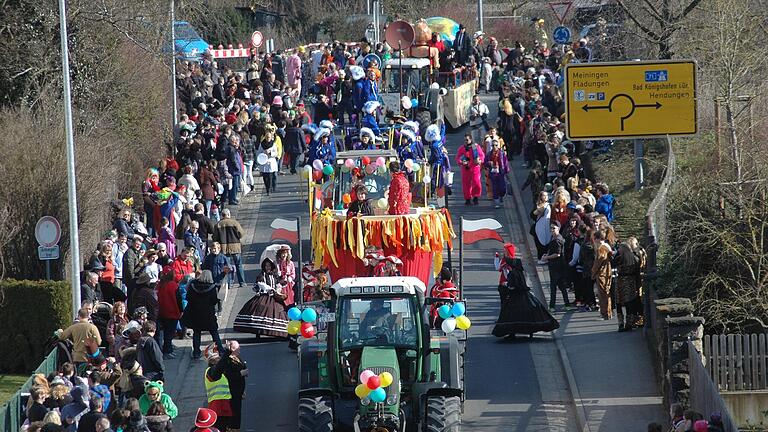 Tausende feiern mit, wenn sich der Faschingszug (Archivbild) am kommenden Sonntag durch Mellrichstadt schlängelt. Veranstalter und Sicherheitskräfte wollen dafür sorgen, dass die Besucher fröhliche Stunden erleben.