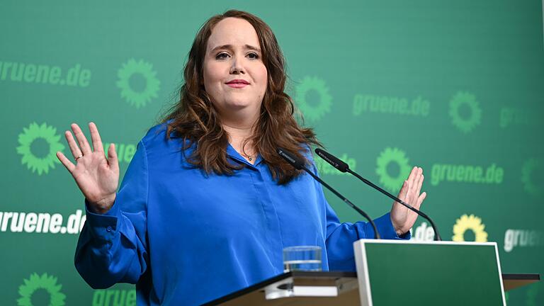 Gremiensitzungen und Statements der Bundesparteien - Die scheidende Bundesvorsitzende der Grünen, Ricarda Lang, ist in den vergangenen Jahren besonders häufig Ziel von hasserfüllten Verbalattacken geworden. (Archivbild) Gremiensitzungen und Statements der Bundesparteien - Die scheidende Bundesvorsitzende der Grünen, Ricarda Lang, ist in den vergangenen Jahren besonders häufig Ziel von hasserfüllten Verbalattacken geworden. (Archivbild)