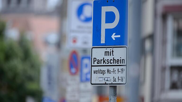 Der Eilantrag der Freien Wähler wurde mit deutlicher Mehrheit abgelehnt. Dafür soll es andere Vergünstigungen für Parker geben. Der Eilantrag der Freien Wähler wurde mit deutlicher Mehrheit abgelehnt. Dafür soll es andere Vergünstigungen für Parker geben.