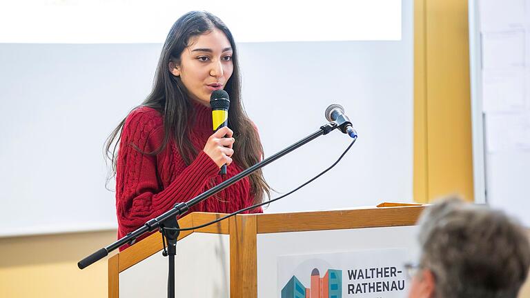 Der Landtagspräsidentin die Meinung gesagt: Rawan Khaled findet, dass auch junge Menschen in demokratischen Prozessen mitentscheiden sollten.&nbsp;&nbsp;