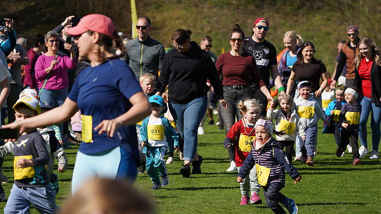 So lief der Saaletal-Marathon des SV Ramsthal       -  Super Stimmung beim Bambini-Lauf.