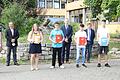 Preisträger der Klasse 10M: Im Bild von links: Klassenleiterin 10M Iris Horn, Bürgermeister Dieter Möring, Jule Ankenbrand, Tim Schloßnagel, stellvertretender Schulleiter Florian Mantel, Ardijan Berisha, Rektor Heribert Jäger und Jannik Heß
